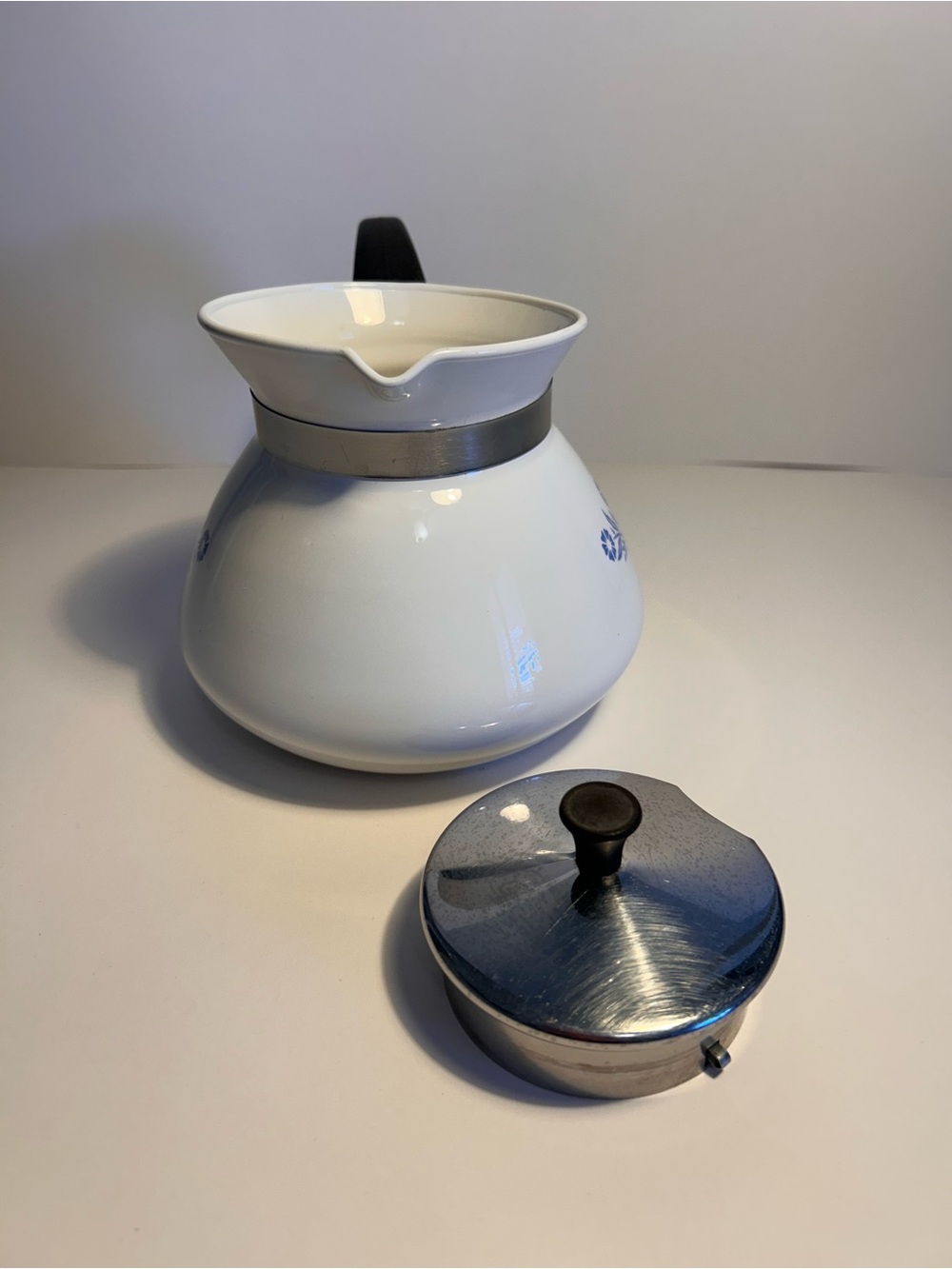 Vintage Corning Ware Blue Cornflower 6 Cup Tea Pot with Metal Lid - Picture 6 of 12